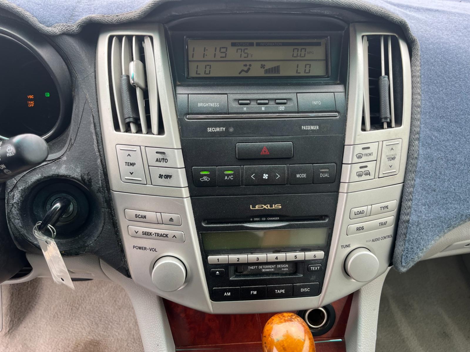 2004 SILVER /TAN Lexus RX 330 (JTJGA31U340) with an 3.3 engine, Automatic transmission, located at 14700 Tomball Parkway 249, Houston, TX, 77086, (281) 444-2200, 29.928619, -95.504074 - Photo #15